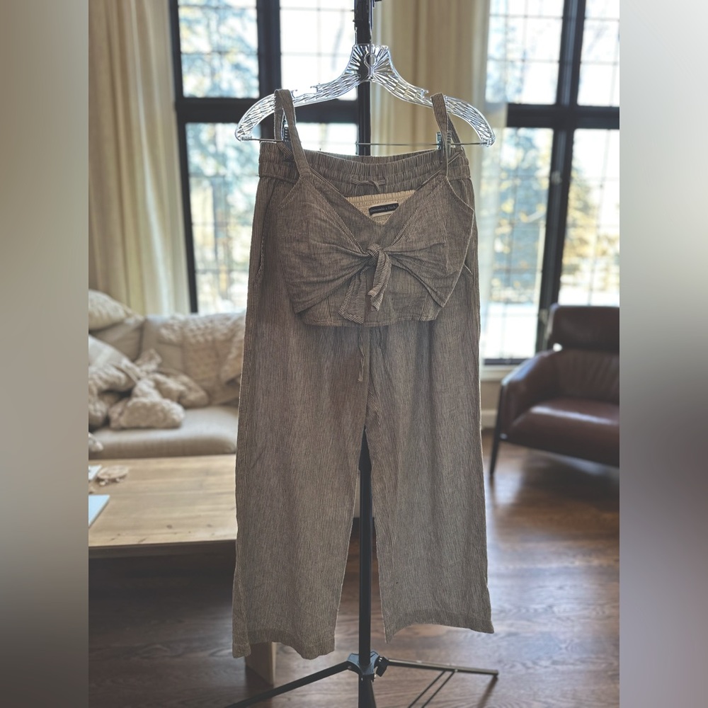 ABERCROMBIE & FITCH CROP TOP (small)PANT (medium)SET white and muted blue stripe